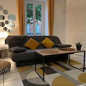 T2 Plein Centre Au 1er Etage Avec Parking Prive Appartement